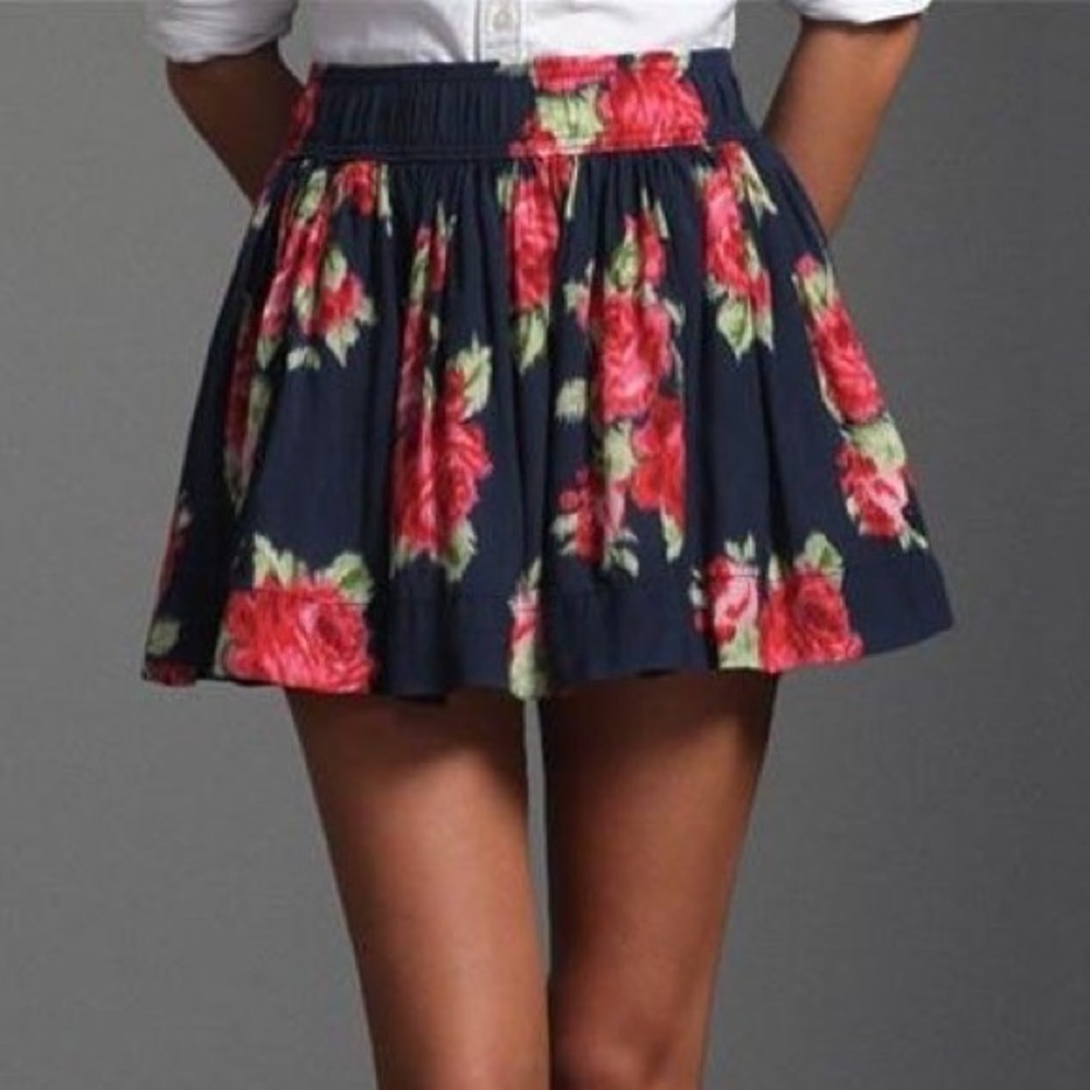 Hollister Floral Mini Skirt Size Small.